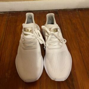 adidas swift run sneakers